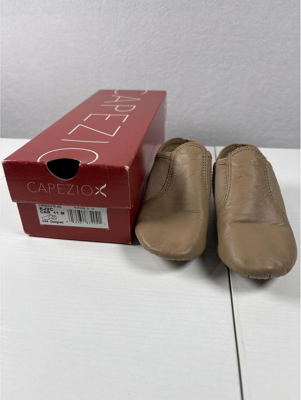 Capezio E Series Slip On Jazz Shoes Size 11 M Tan Leather